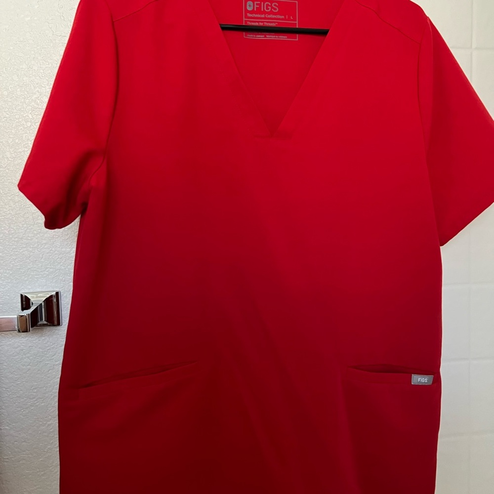 Figs scrub top